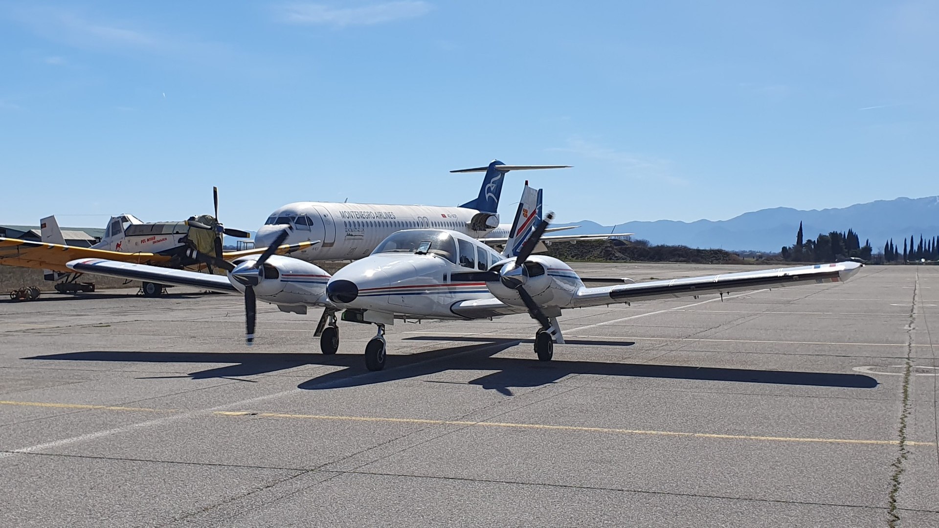 Twin engine aircraft